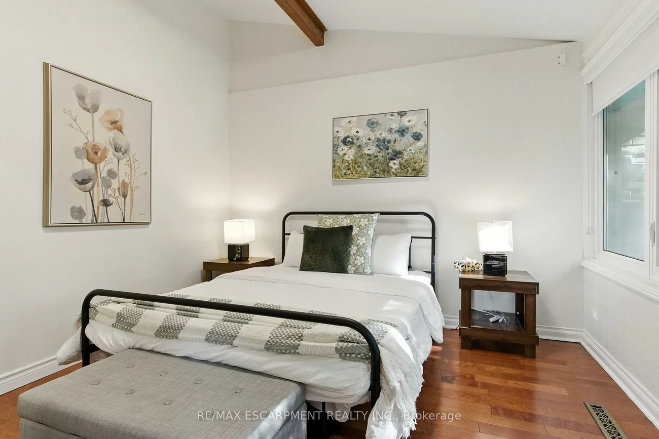 230, South Service, Mineola, Mississauga