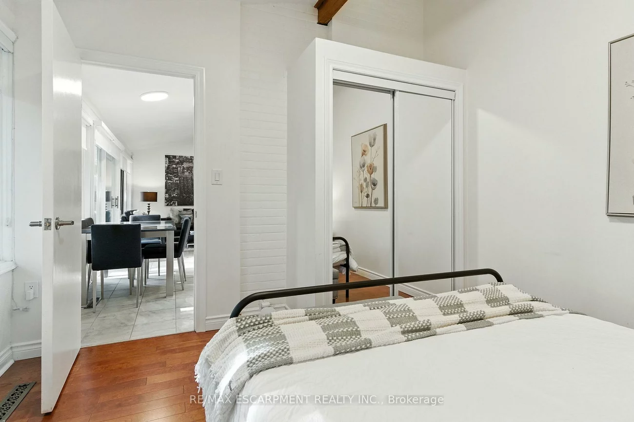 230, South Service, Mineola, Mississauga