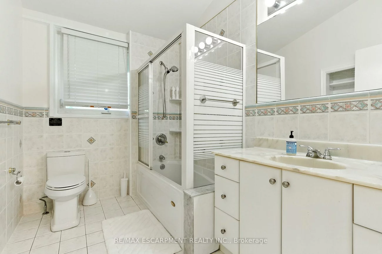 230, South Service, Mineola, Mississauga