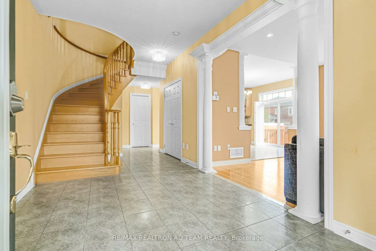 498, Tremblant, Meadowvale Village, Mississauga