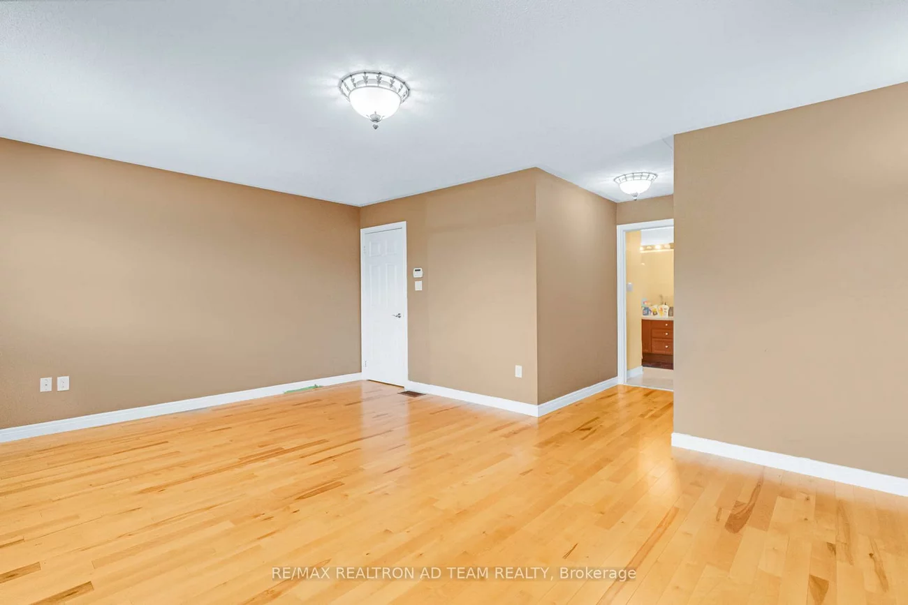 498, Tremblant, Meadowvale Village, Mississauga