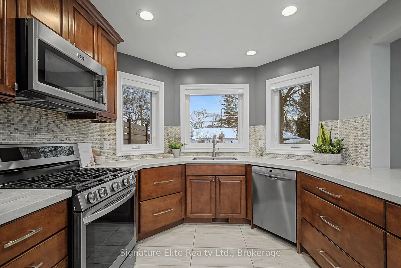 406, Niar, Mineola, Mississauga