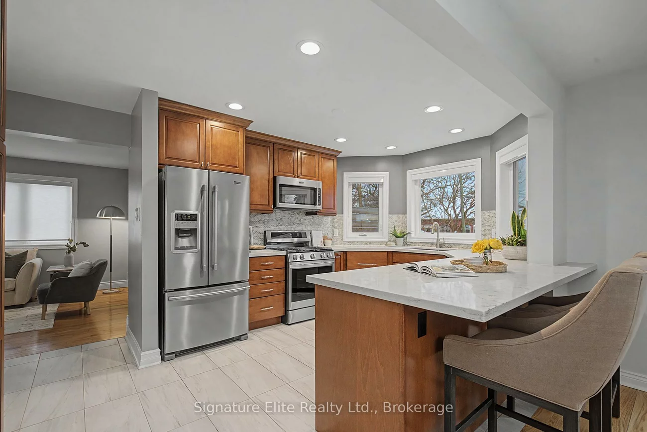 406, Niar, Mineola, Mississauga