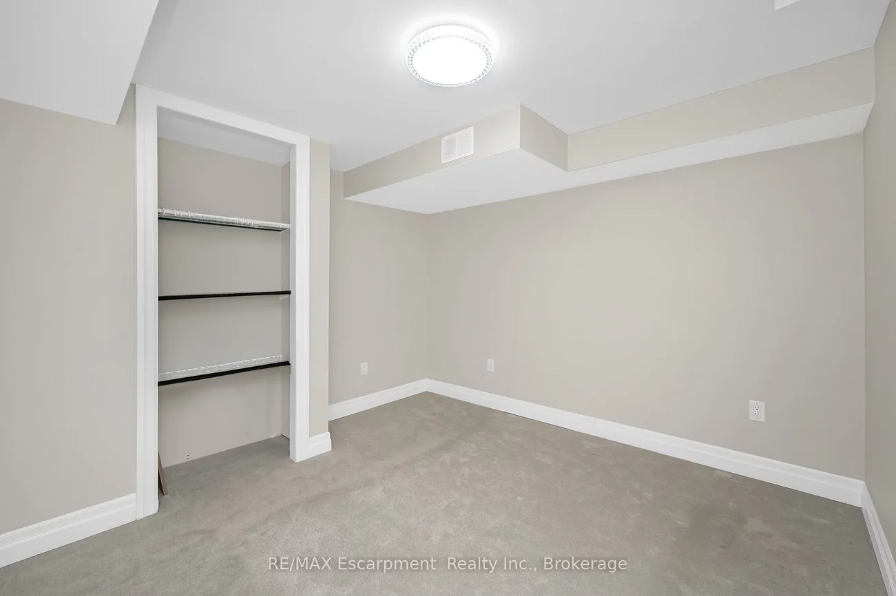 357, Nahani, Hurontario, Mississauga