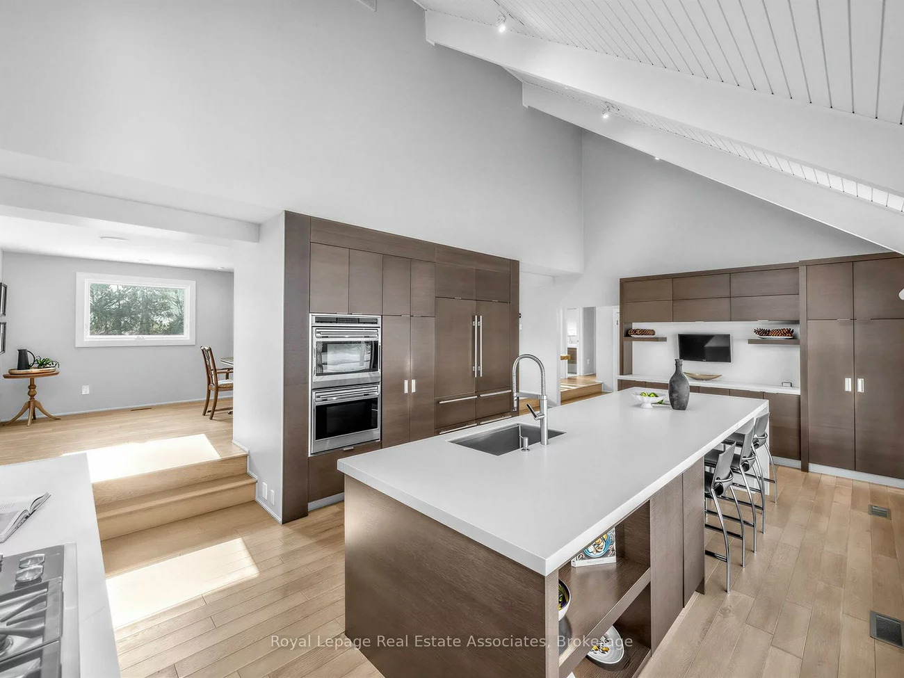 1510, Point O Woods, Mineola, Mississauga