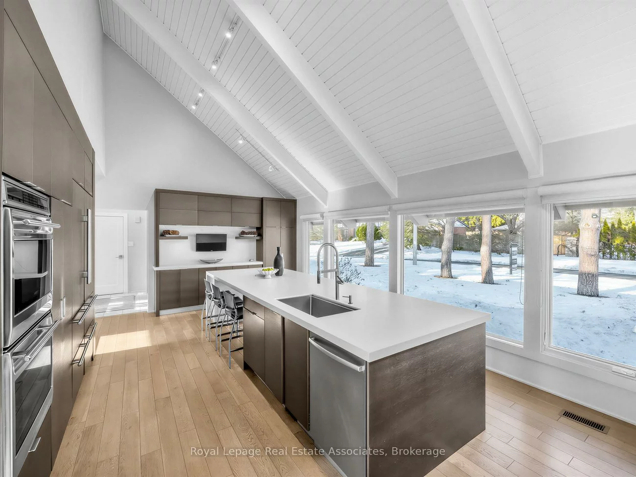 1510, Point O Woods, Mineola, Mississauga