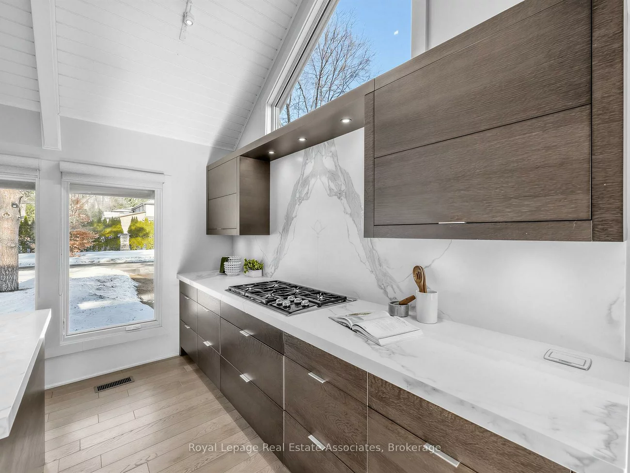 1510, Point O Woods, Mineola, Mississauga