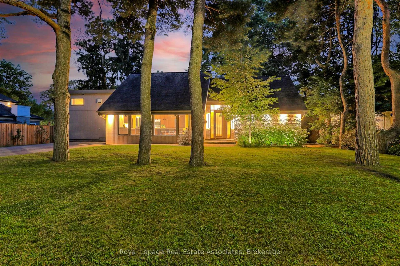 1510, Point O Woods, Mineola, Mississauga