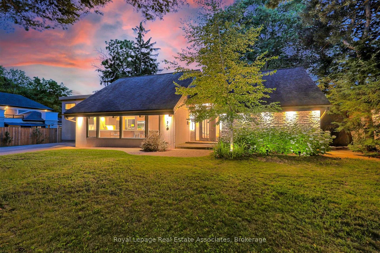 1510, Point O Woods, Mineola, Mississauga