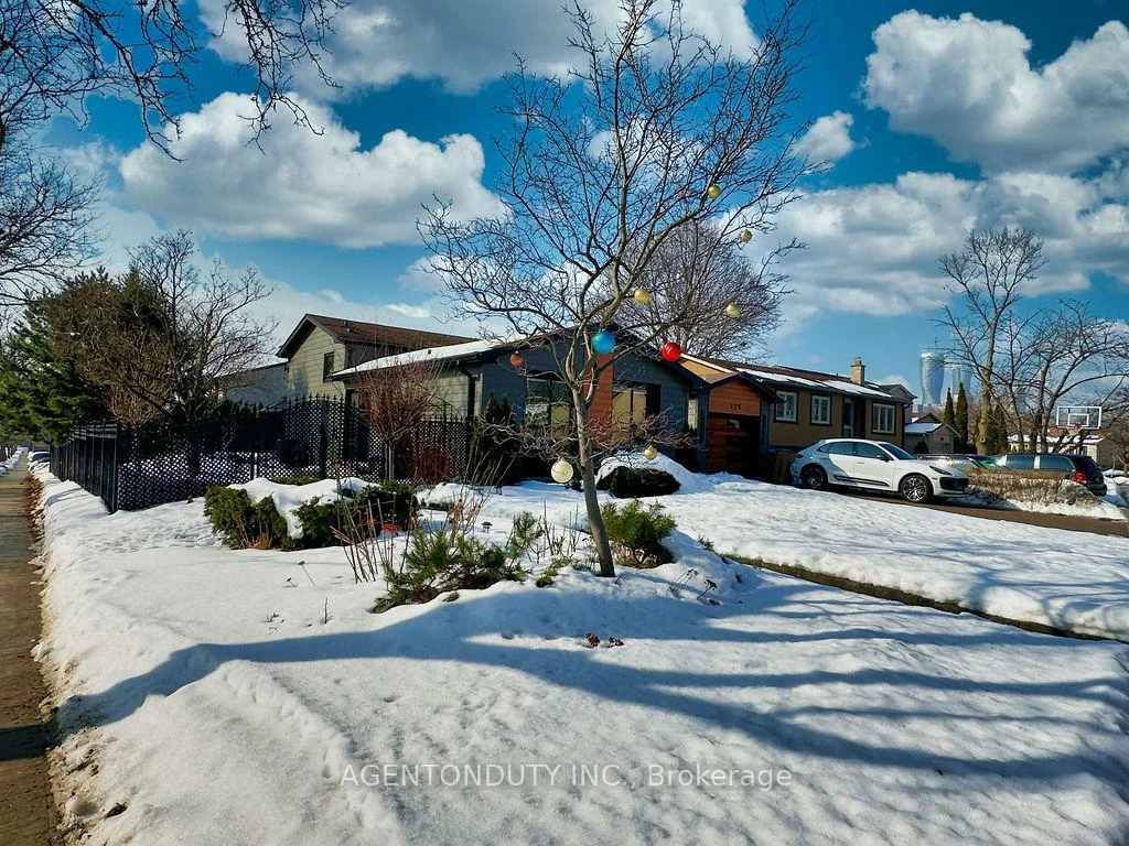 475, Karen Park, Mississauga Valleys, Mississauga