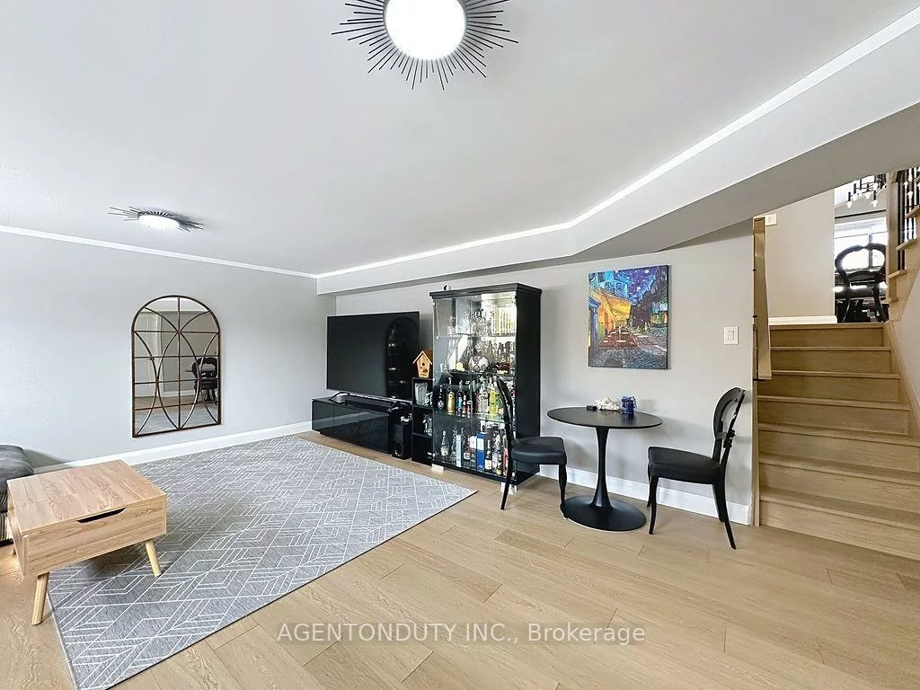 475, Karen Park, Mississauga Valleys, Mississauga