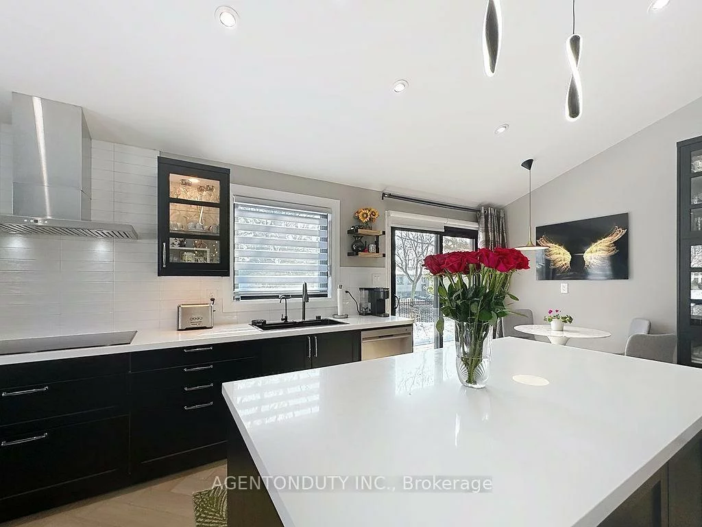 475, Karen Park, Mississauga Valleys, Mississauga