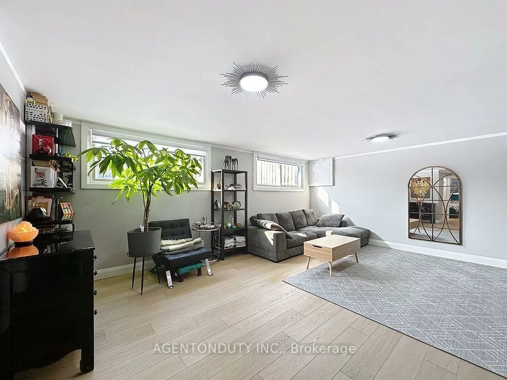 475, Karen Park, Mississauga Valleys, Mississauga