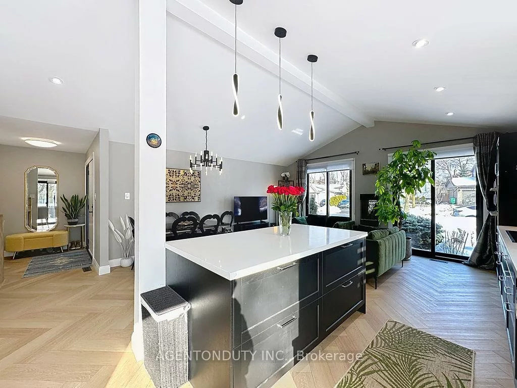 475, Karen Park, Mississauga Valleys, Mississauga