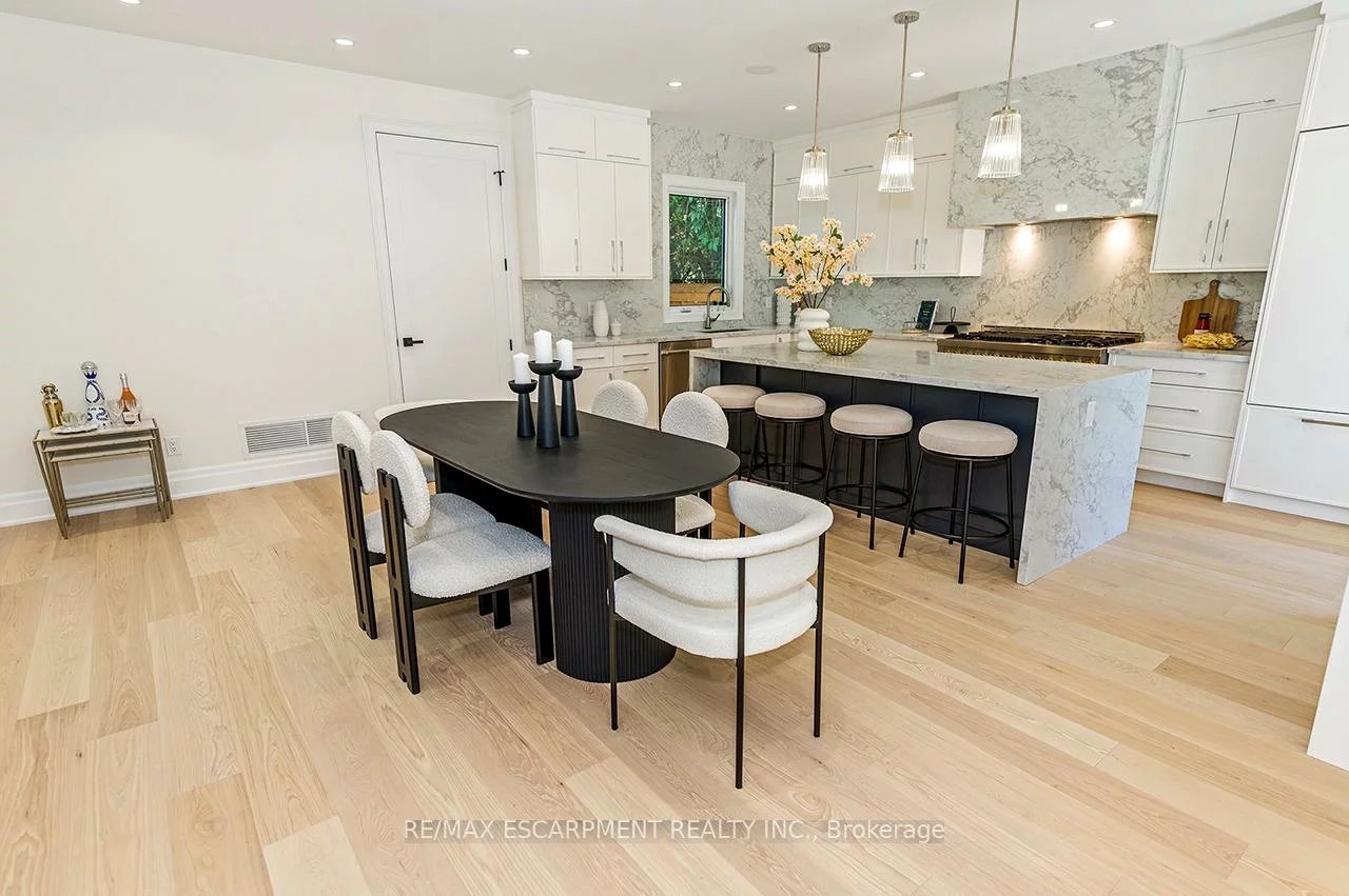 1618, Dogwood, Mineola, Mississauga