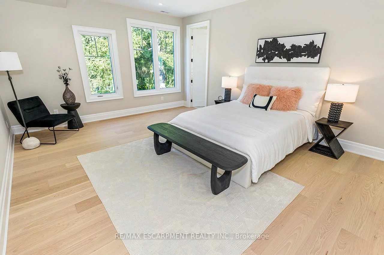 1618, Dogwood, Mineola, Mississauga