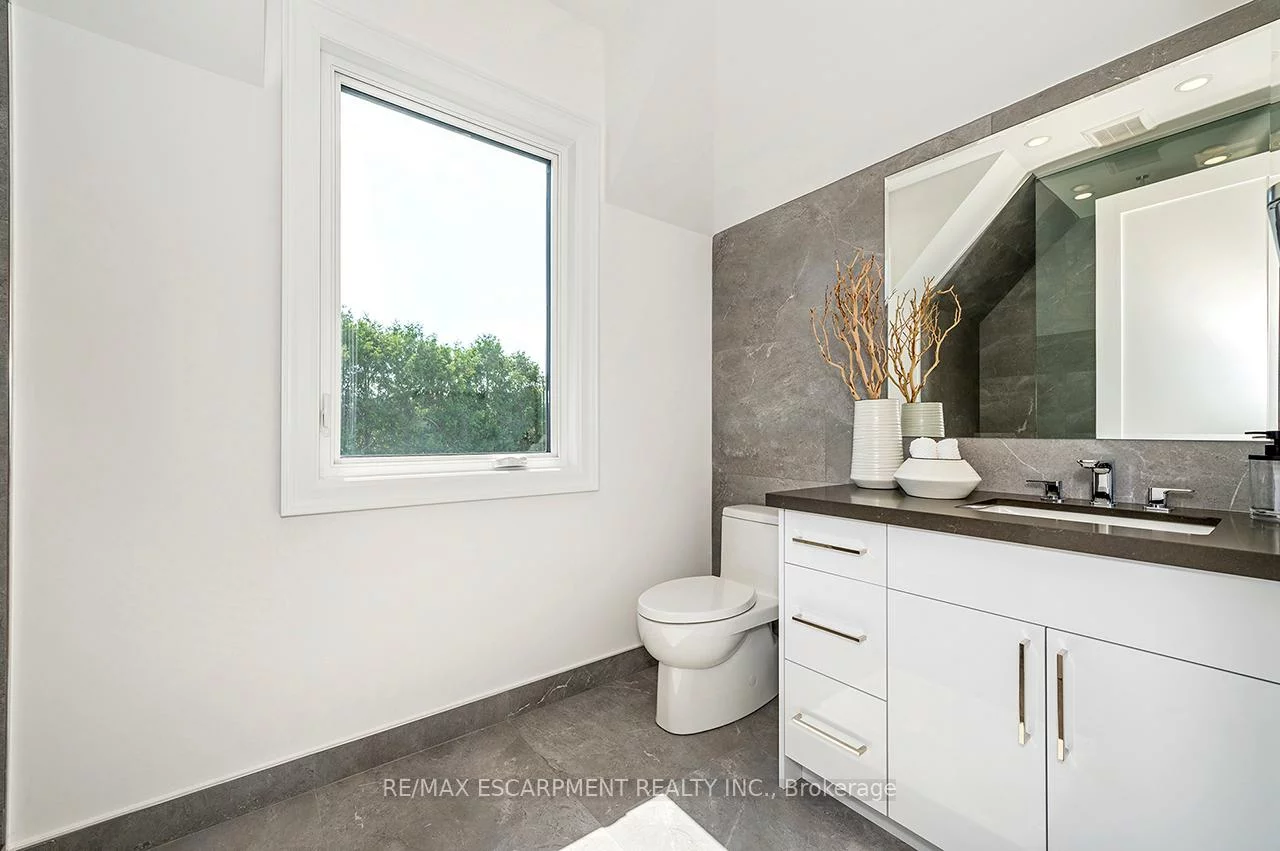 1618, Dogwood, Mineola, Mississauga