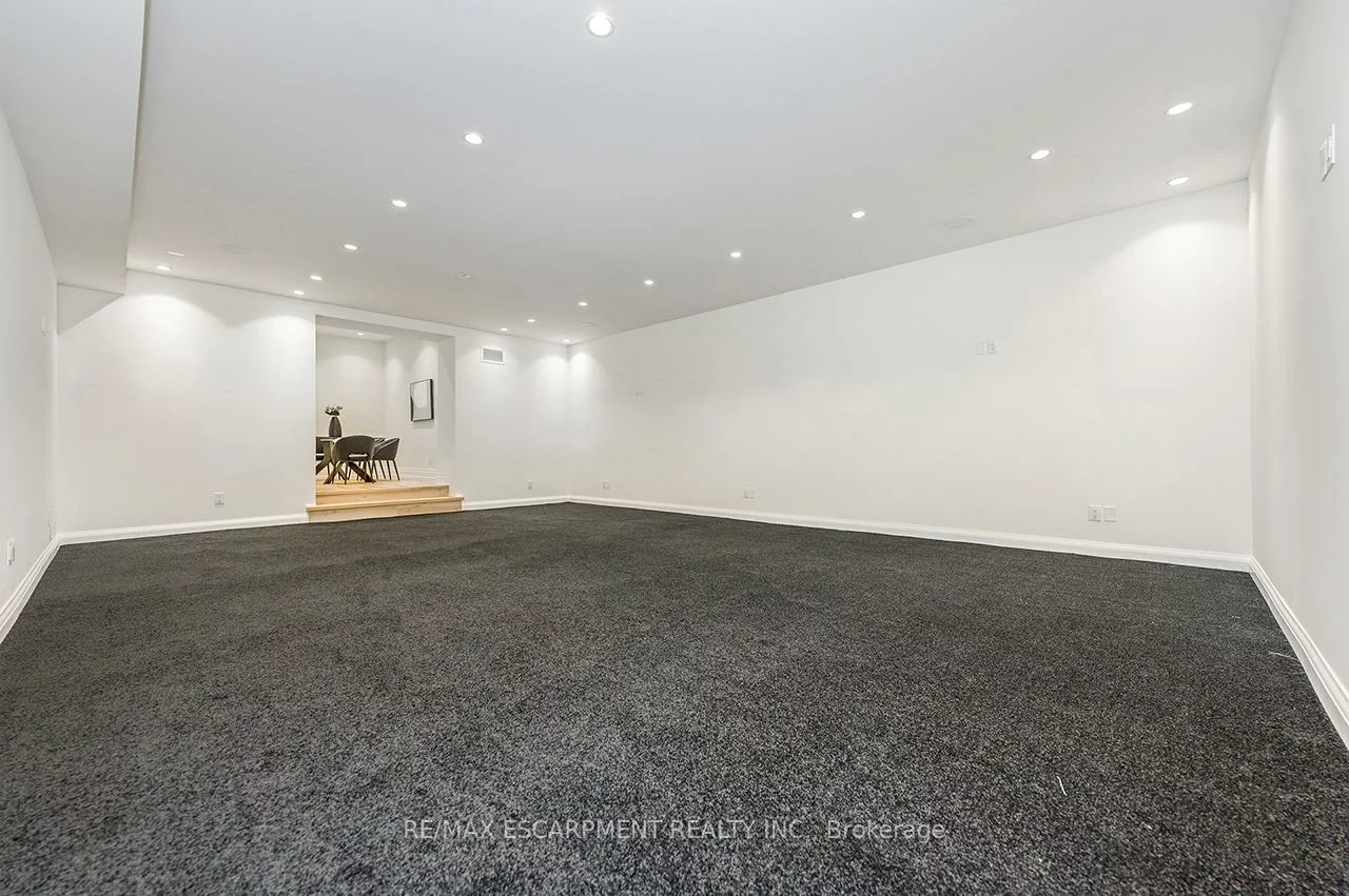 1618, Dogwood, Mineola, Mississauga