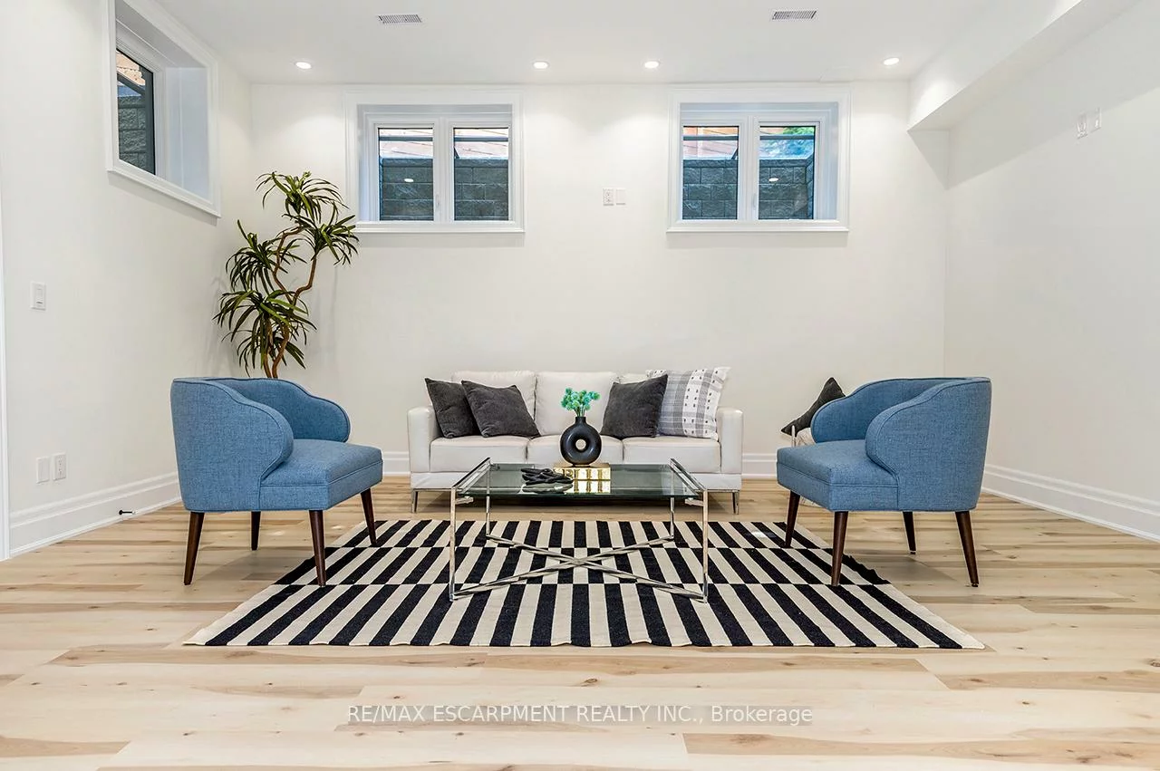 1618, Dogwood, Mineola, Mississauga