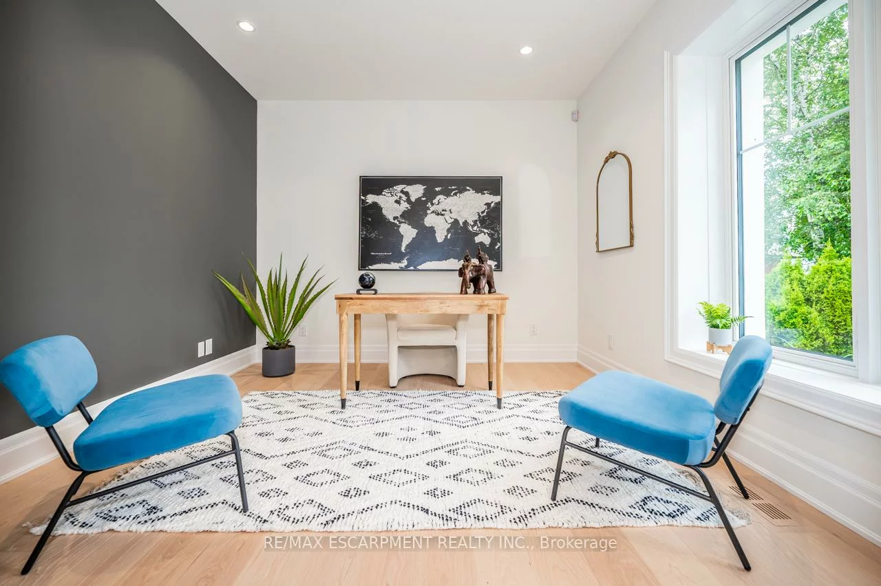 1618, Dogwood, Mineola, Mississauga