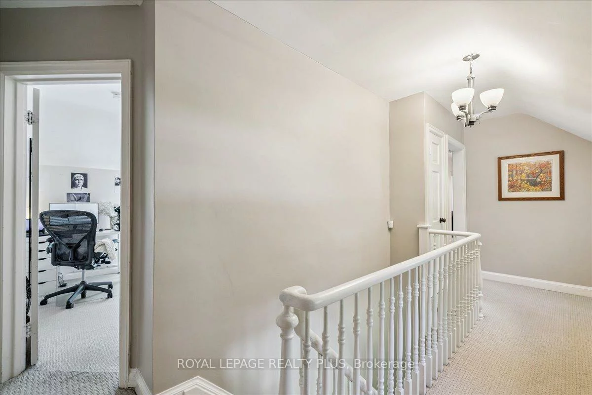 1258, Ravine, Lorne Park, Mississauga