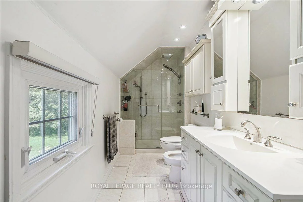 1258, Ravine, Lorne Park, Mississauga