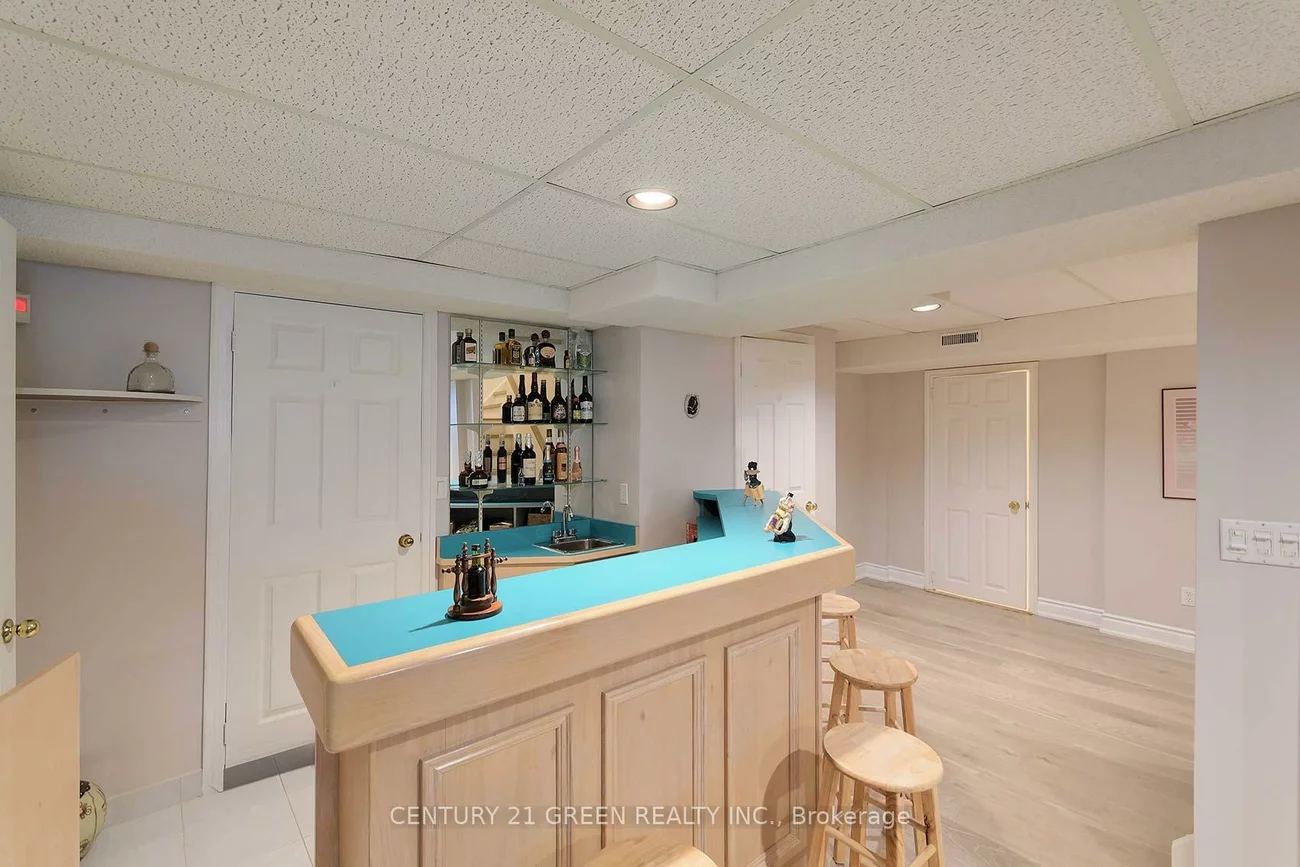 418, Chieftan, Hurontario, Mississauga