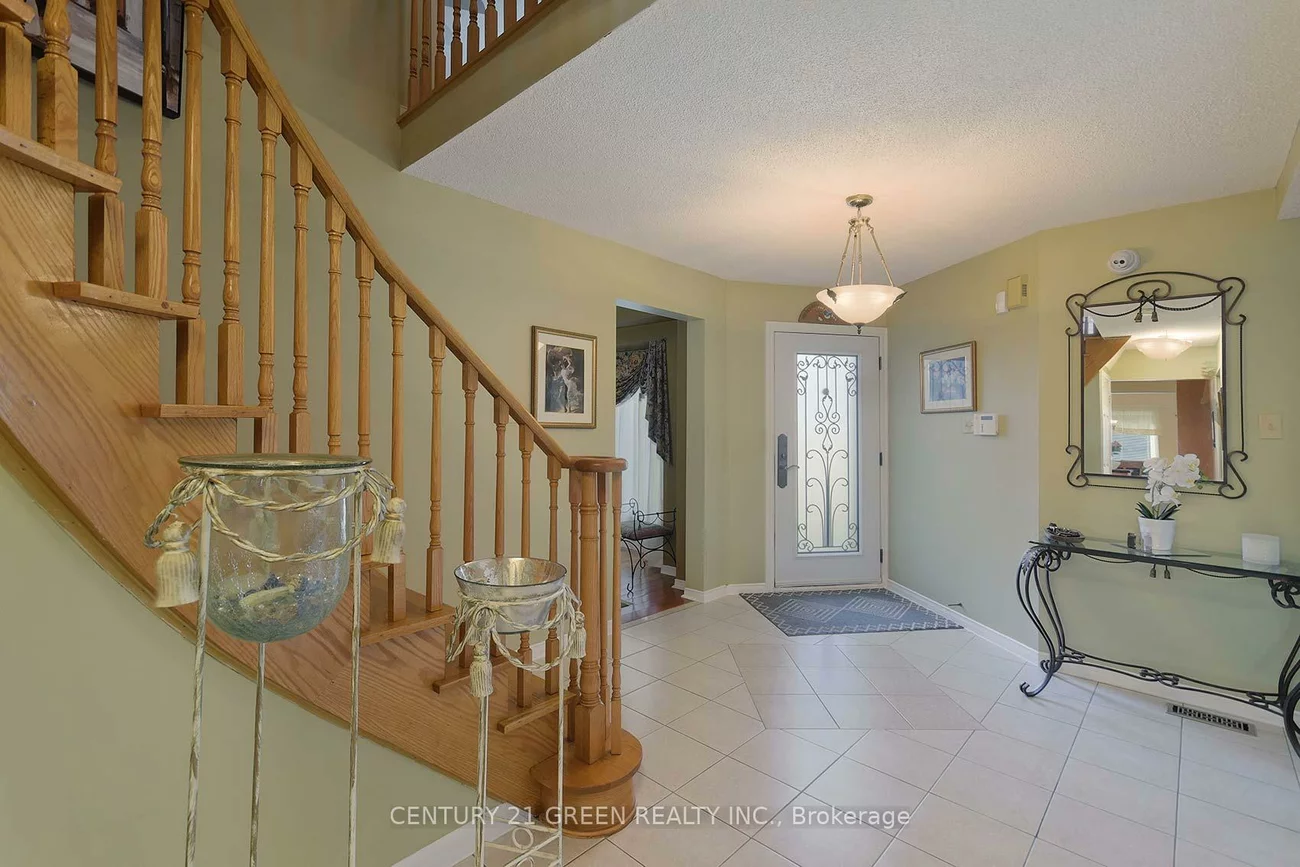 418, Chieftan, Hurontario, Mississauga