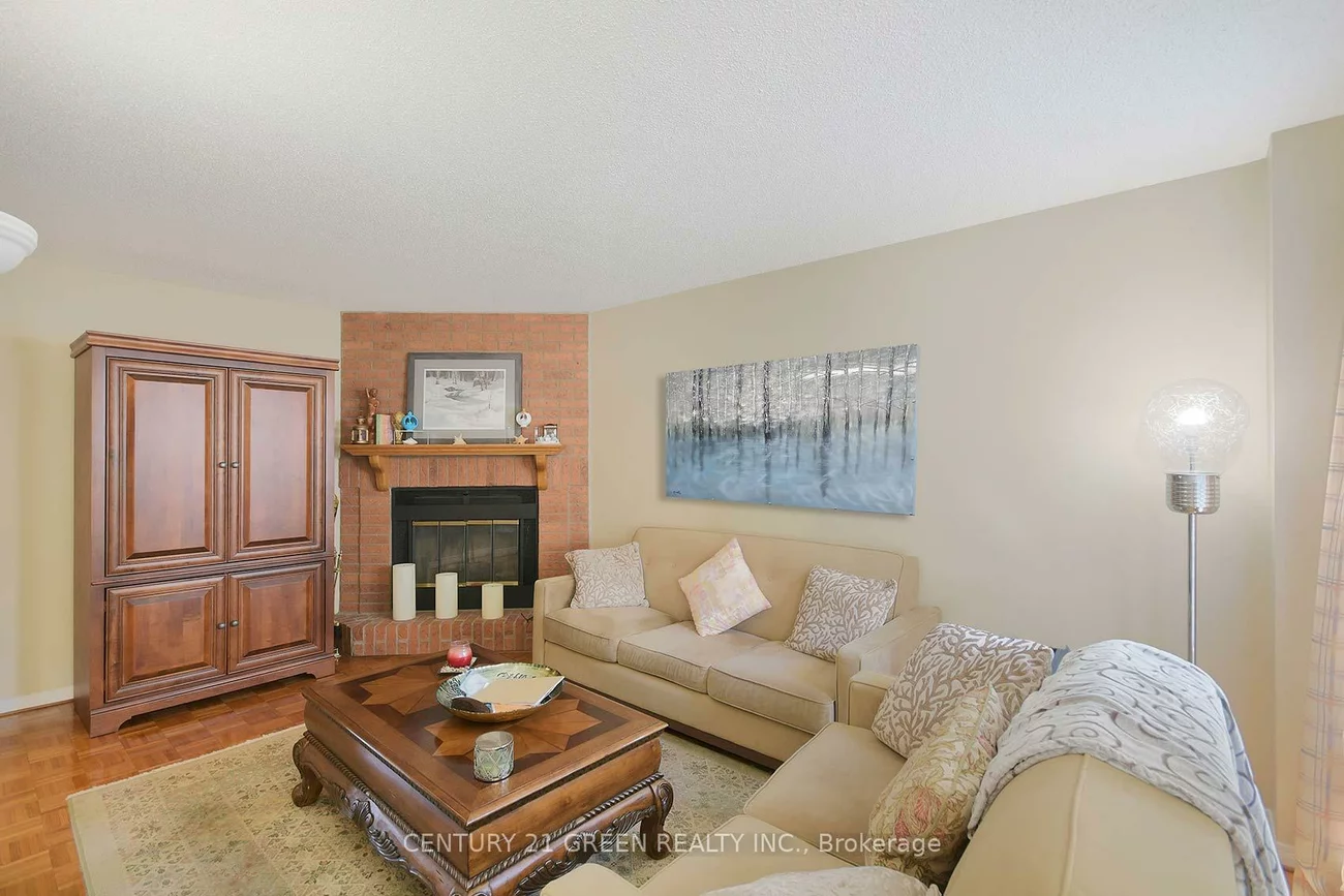 418, Chieftan, Hurontario, Mississauga