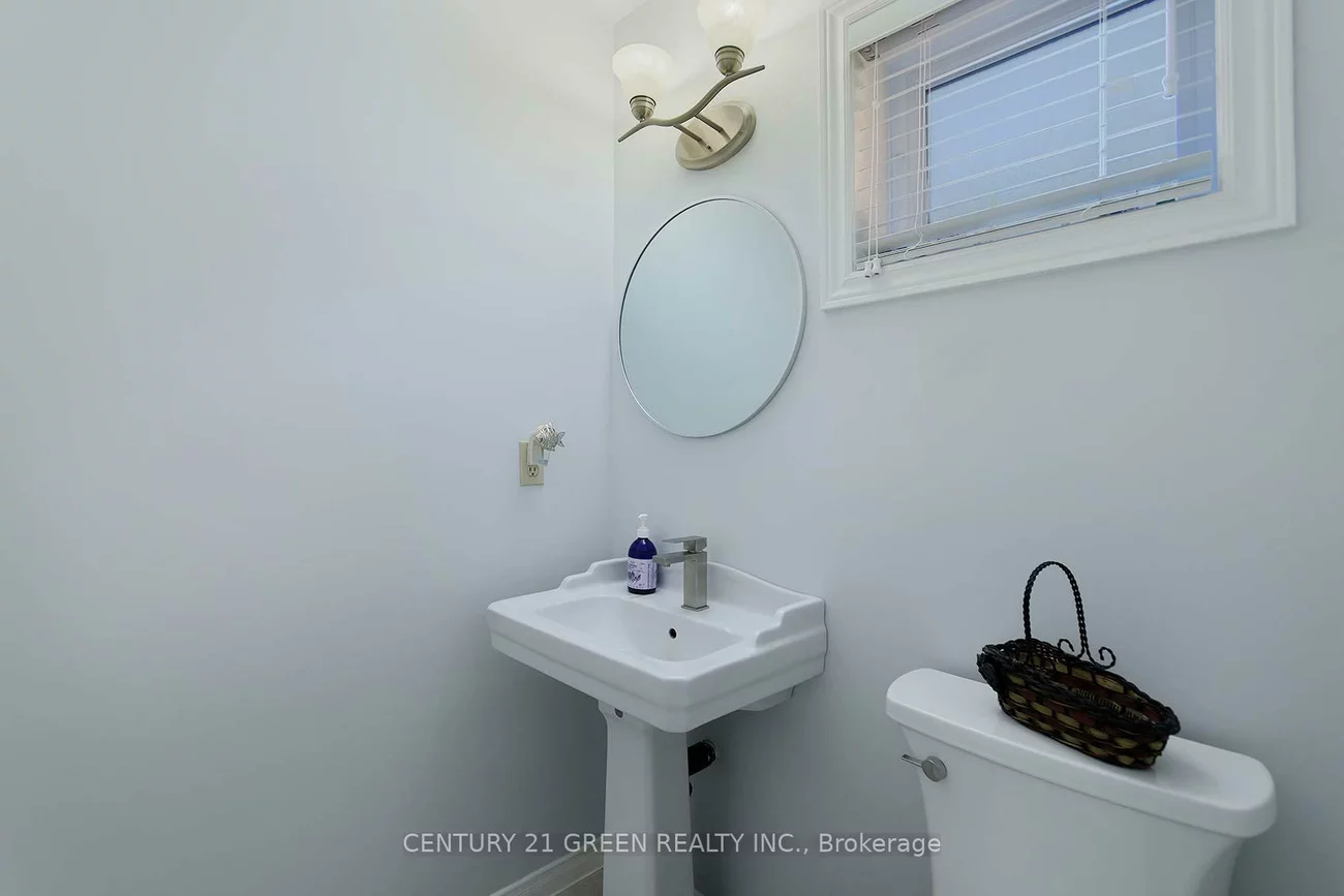 418, Chieftan, Hurontario, Mississauga