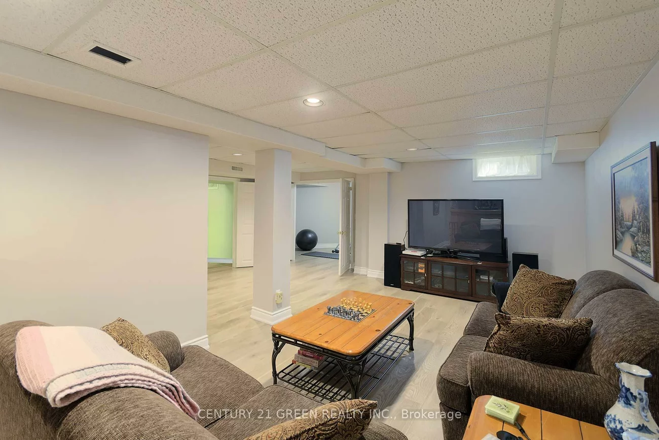 418, Chieftan, Hurontario, Mississauga