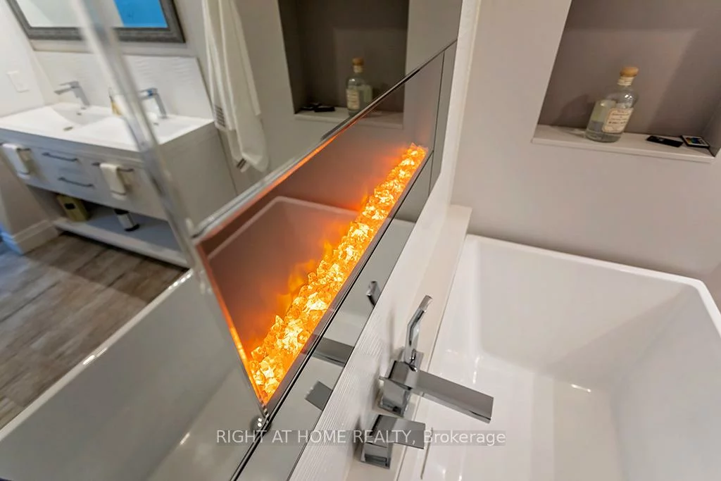 2814, Windjammer, Erin Mills, Mississauga