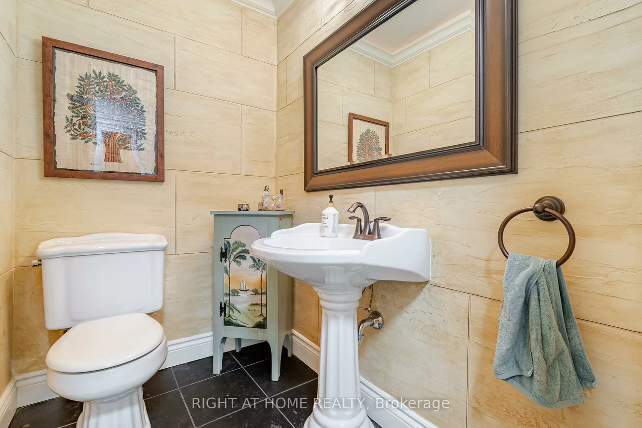 1117, Springhill, Lorne Park, Mississauga