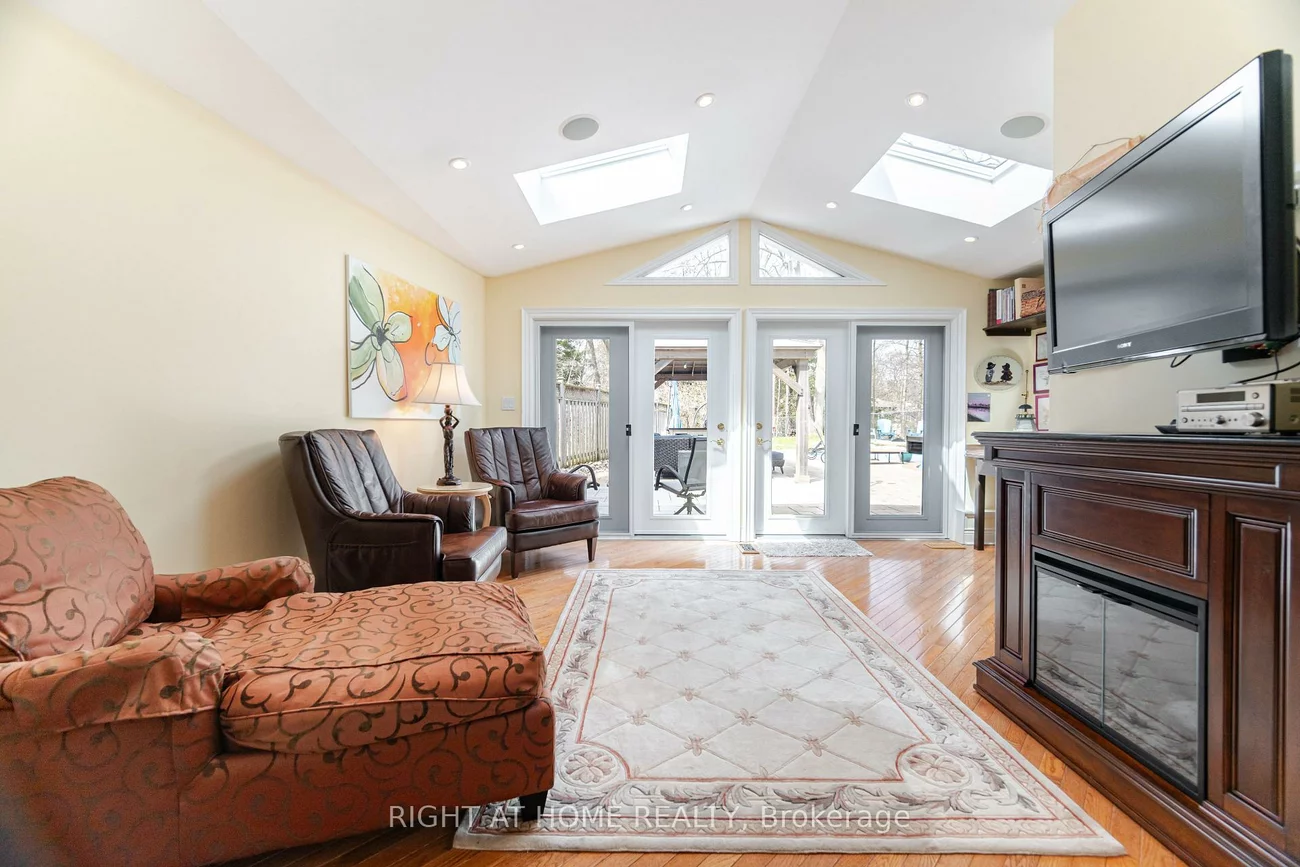 1117, Springhill, Lorne Park, Mississauga