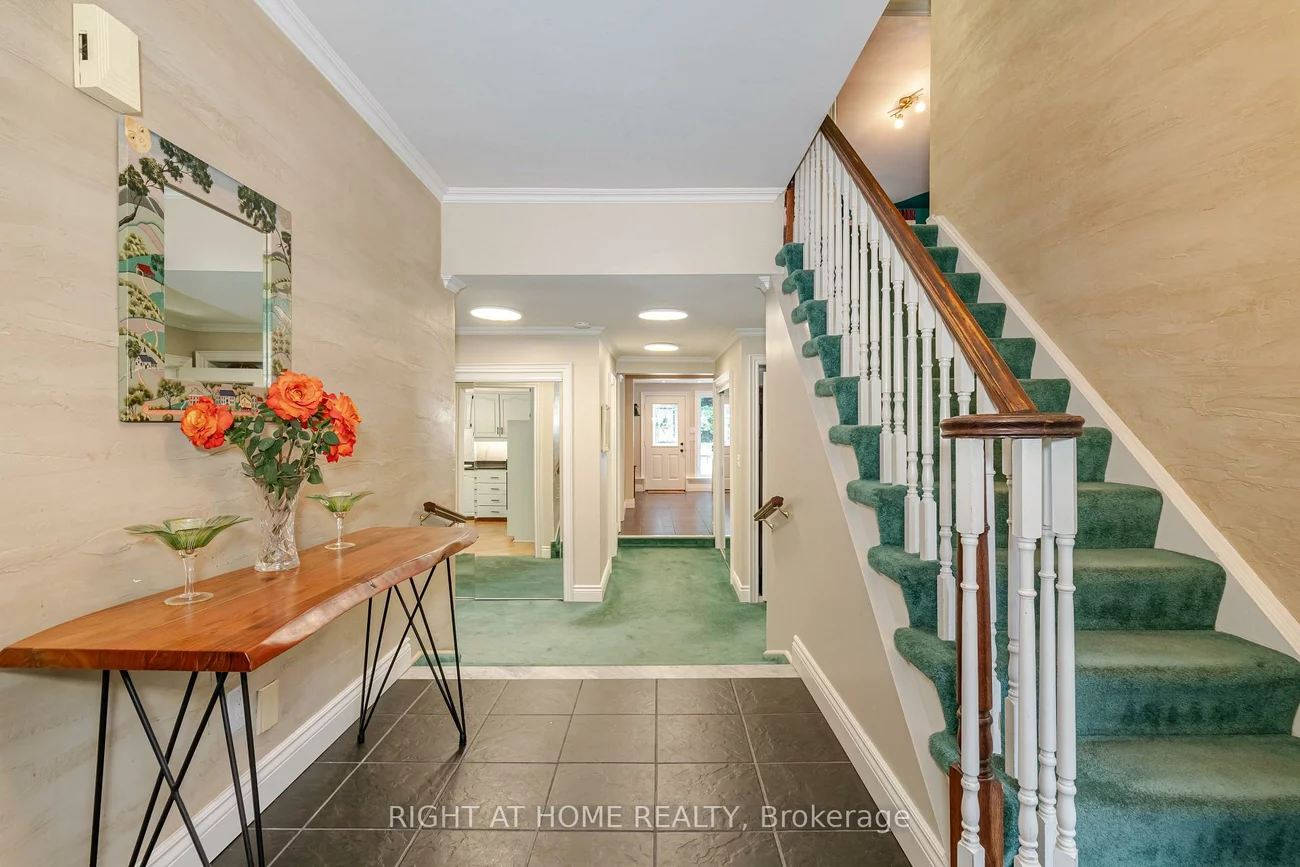 1117, Springhill, Lorne Park, Mississauga