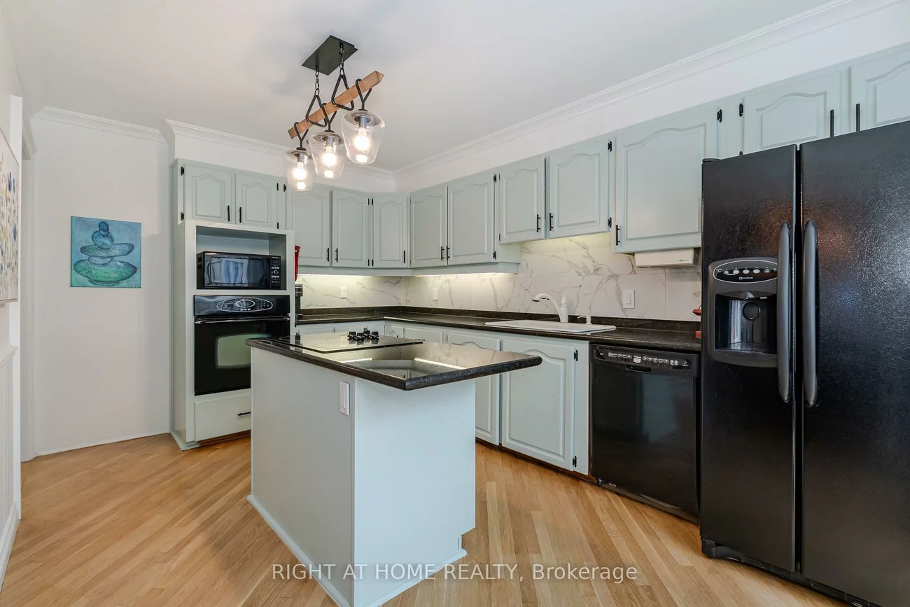 1117, Springhill, Lorne Park, Mississauga