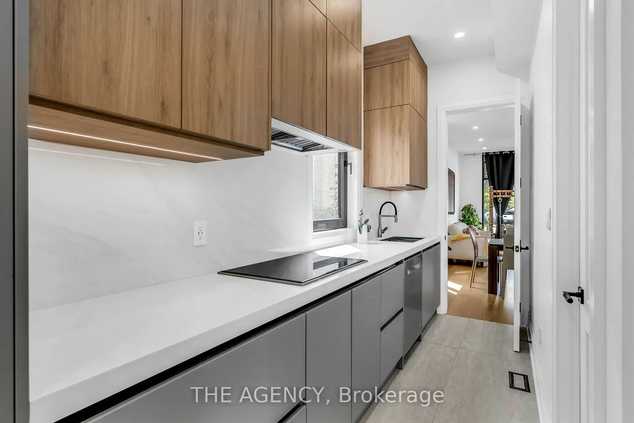 9, Earl, Streetsville, Mississauga