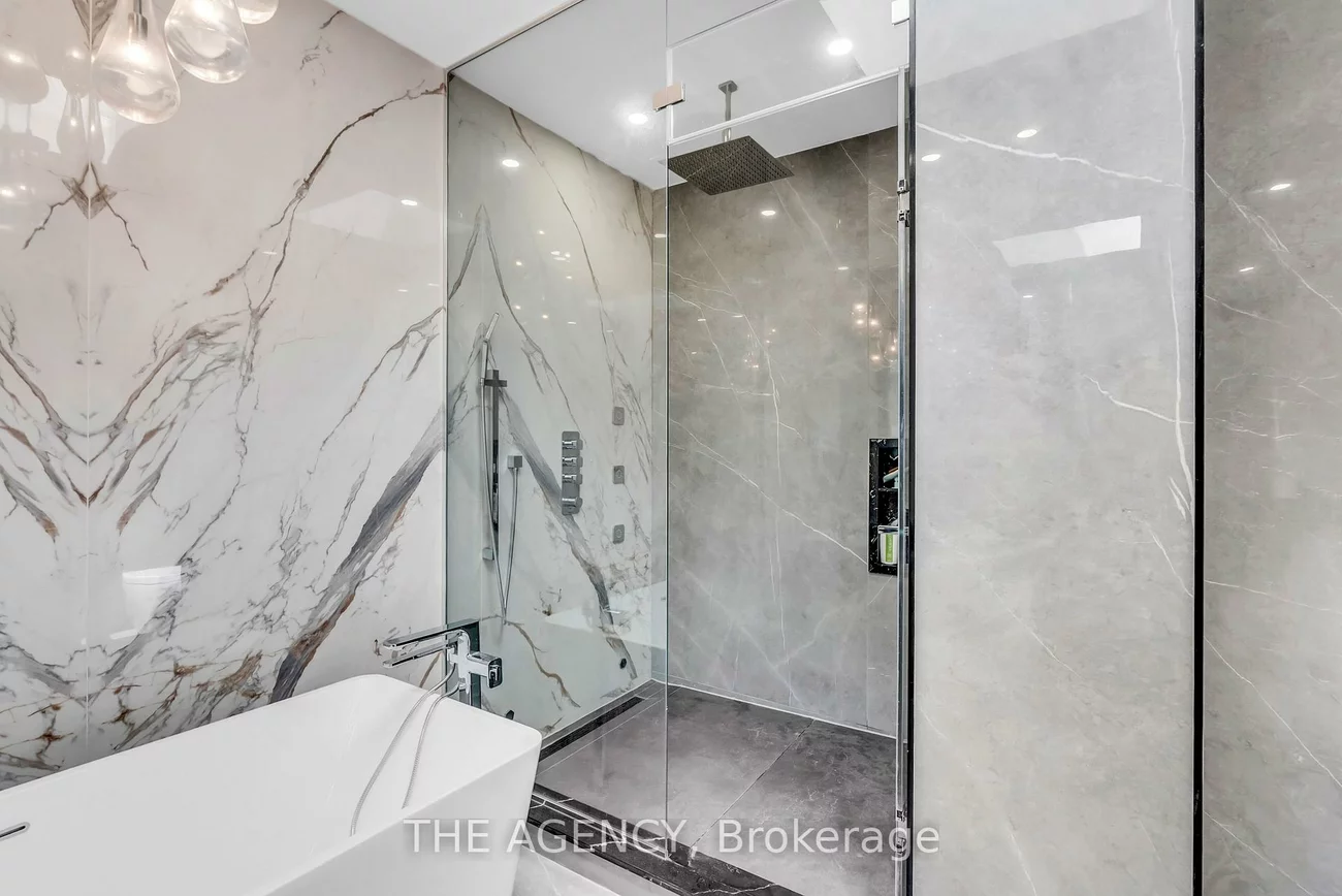 9, Earl, Streetsville, Mississauga