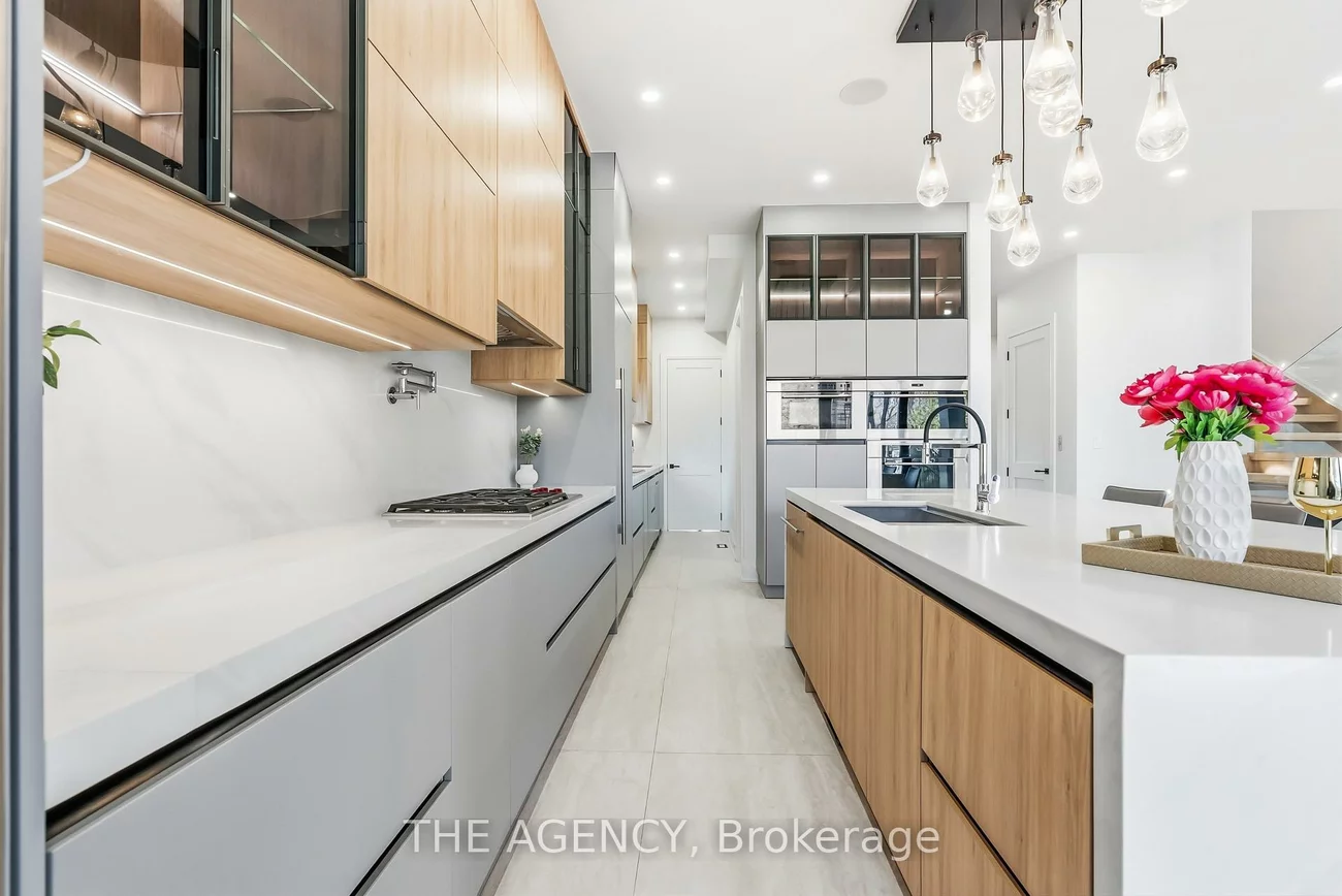 9, Earl, Streetsville, Mississauga