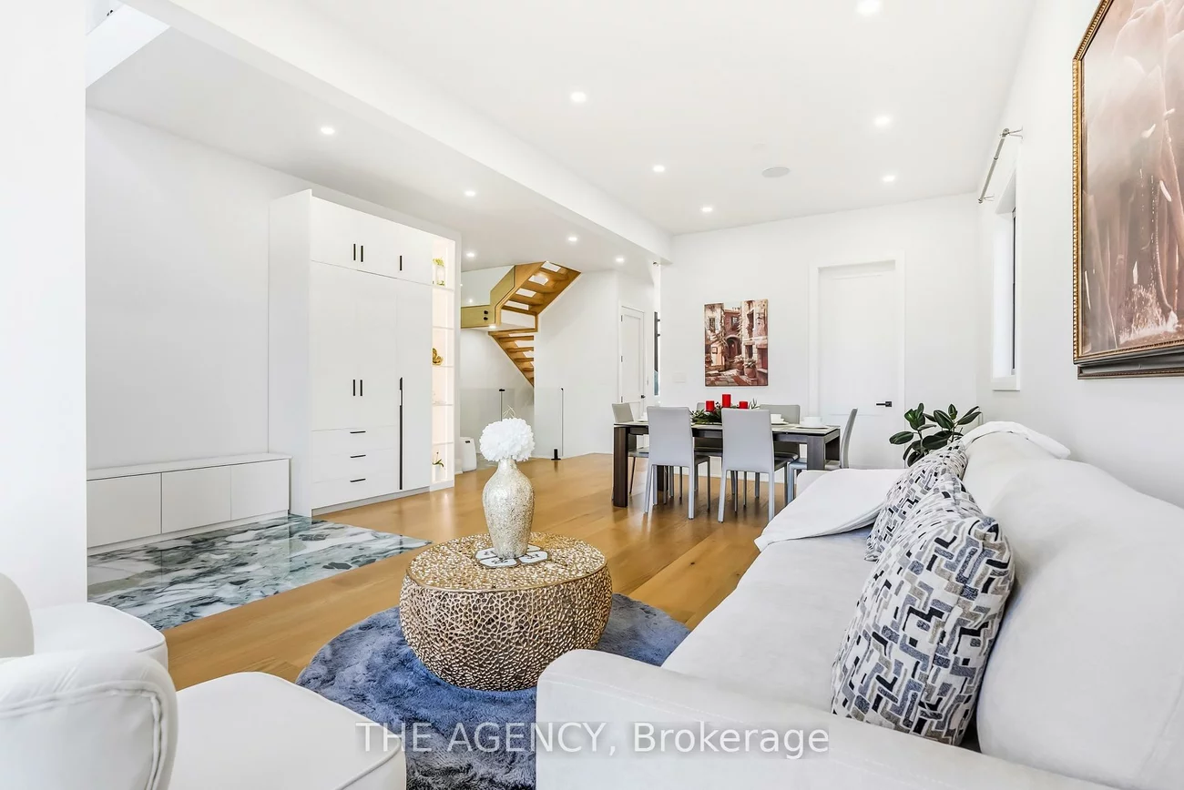 9, Earl, Streetsville, Mississauga