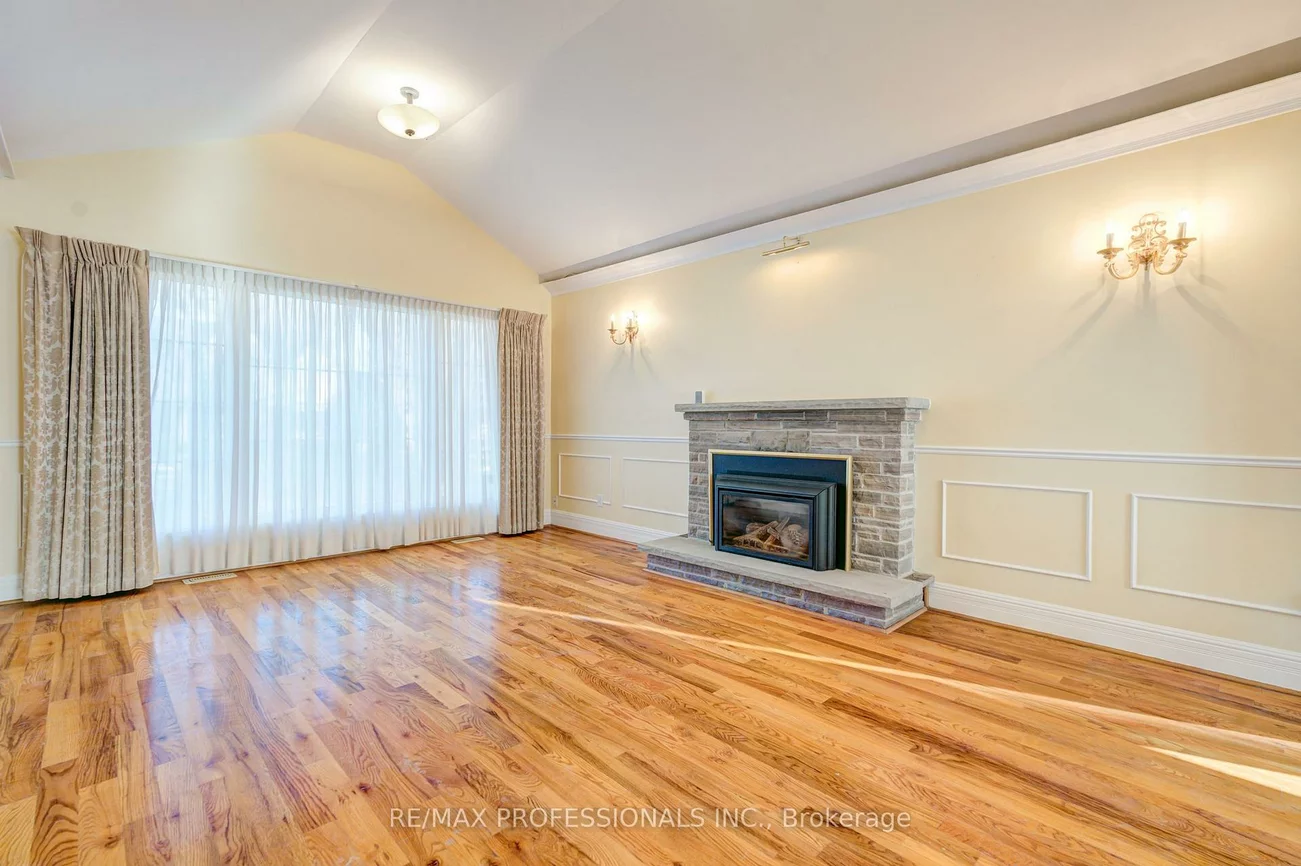 560, Meadow Wood, Clarkson, Mississauga