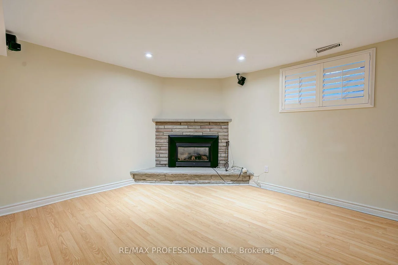 560, Meadow Wood, Clarkson, Mississauga