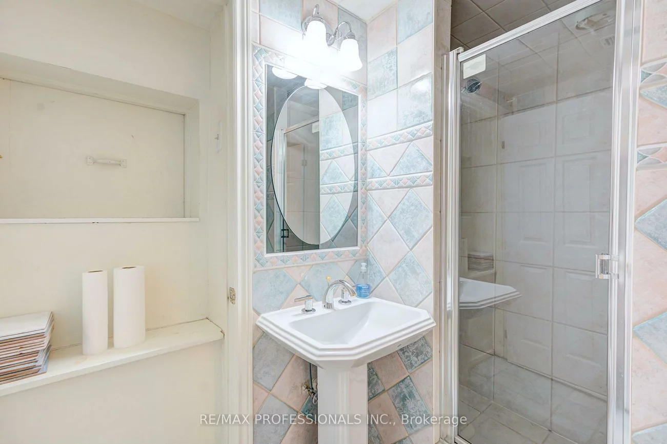 560, Meadow Wood, Clarkson, Mississauga