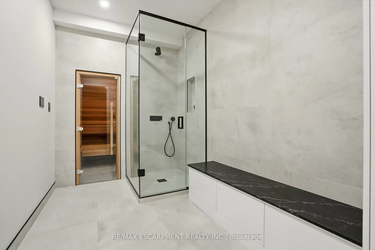 1441, Lochlin, Mineola, Mississauga