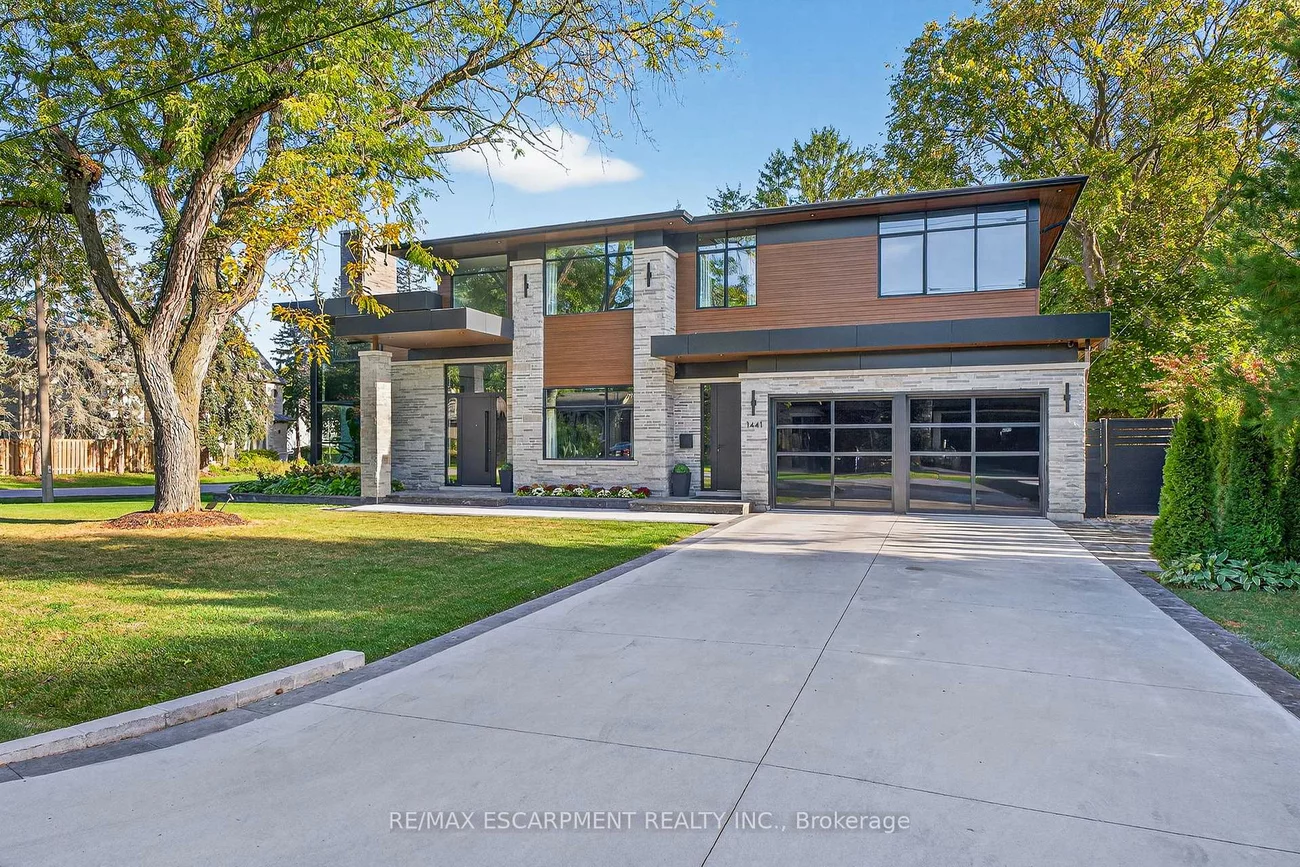 1441, Lochlin, Mineola, Mississauga