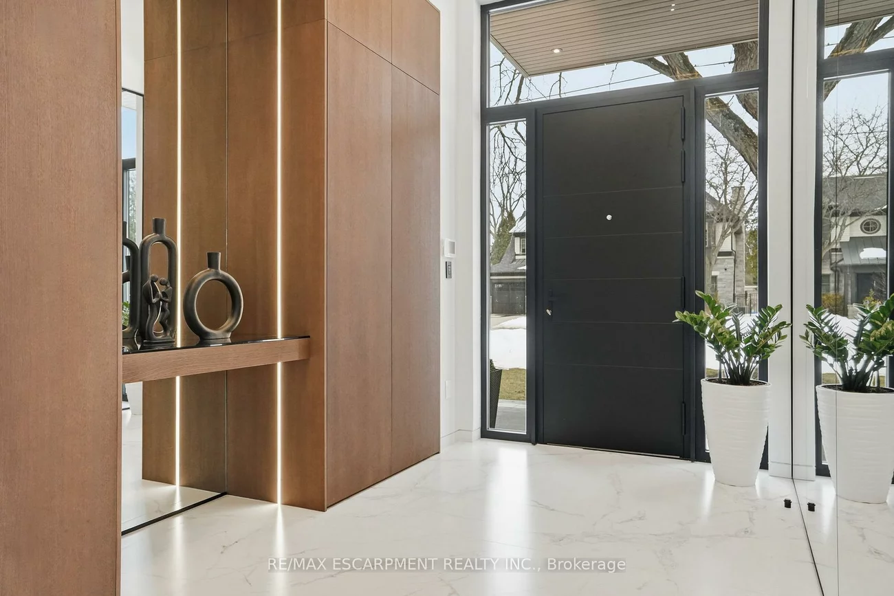 1441, Lochlin, Mineola, Mississauga