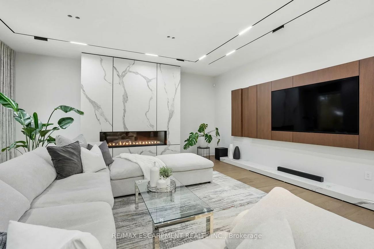 1441, Lochlin, Mineola, Mississauga