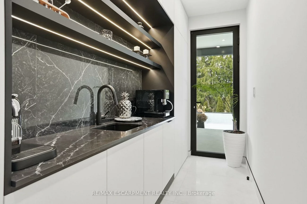 1441, Lochlin, Mineola, Mississauga