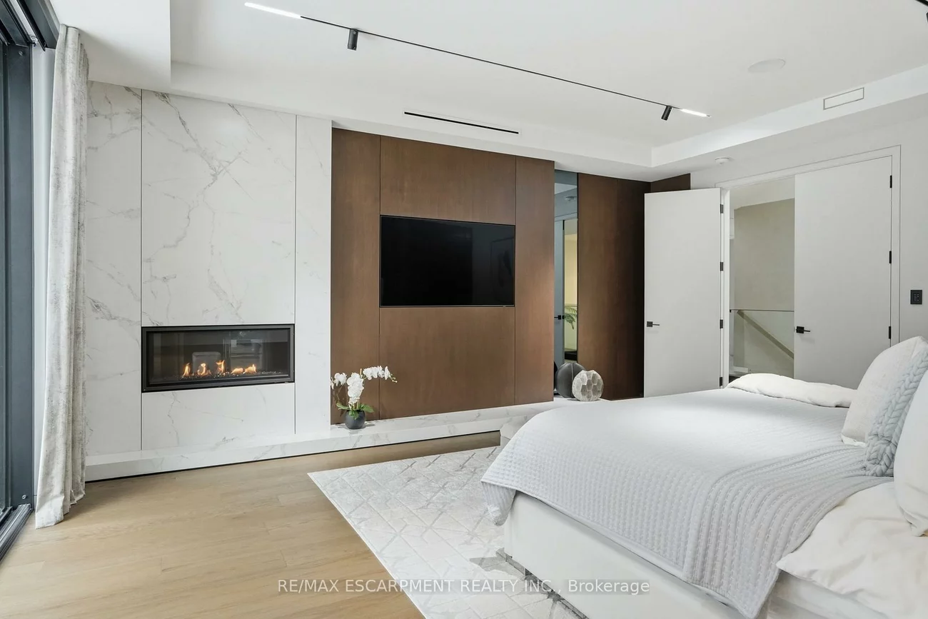 1441, Lochlin, Mineola, Mississauga