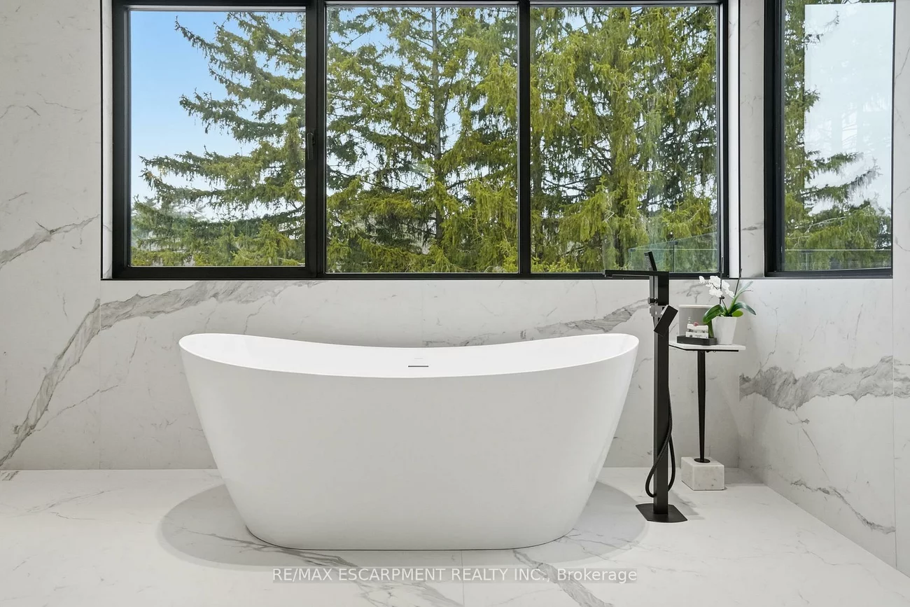 1441, Lochlin, Mineola, Mississauga